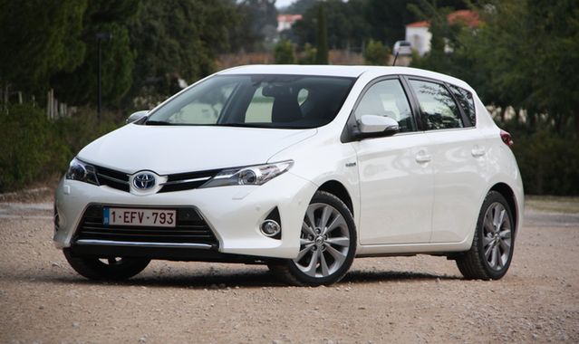 Dwie generacje Toyoty Auris w polskich salonach