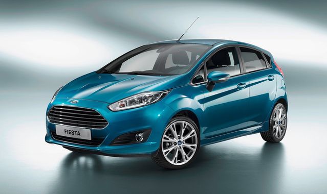 Ford Fiesta sam wezwie pomoc