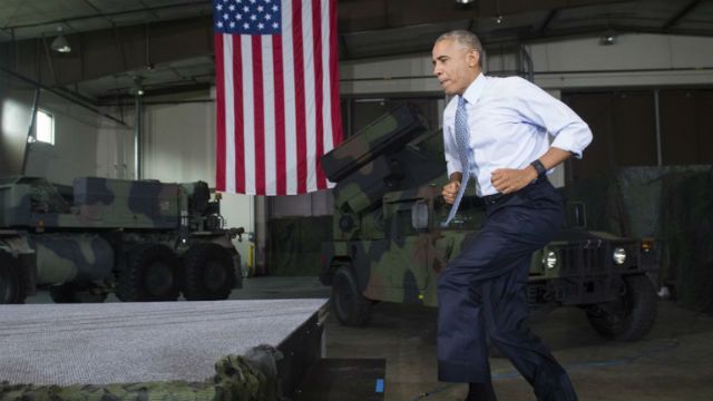Barack Obama odwiedza bazę wojskową w Fort Lee w stanie Wirginia.