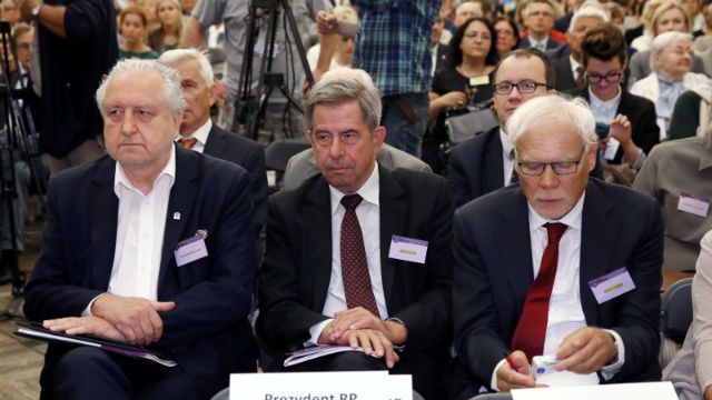 Andrzej Rzepliński, Andrzej Zoll i Marek Safjan oraz puste miejsca prezydenta i marszałka Senatu