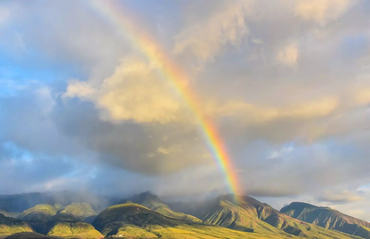 A rainbow in Hawaii, photo by Unsplash