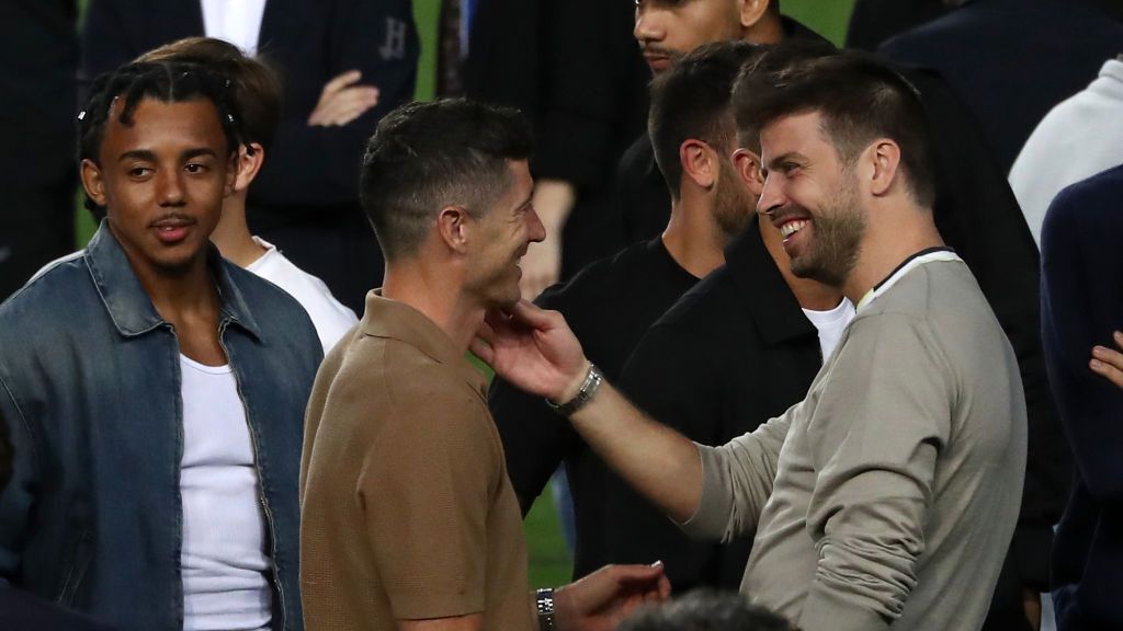 Getty Images / Joan Valls/Urbanandsport /NurPhoto / Na zdjęciu: Robert Lewandowski i Gerard Pique