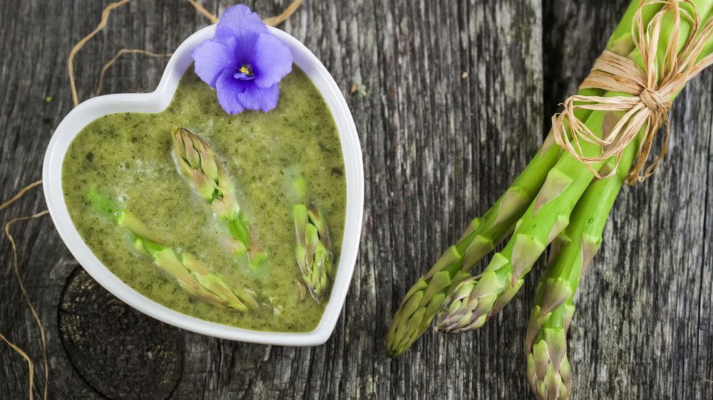 Zupa krem ze szparagów przygotowana z dodatkiem wody 1:1