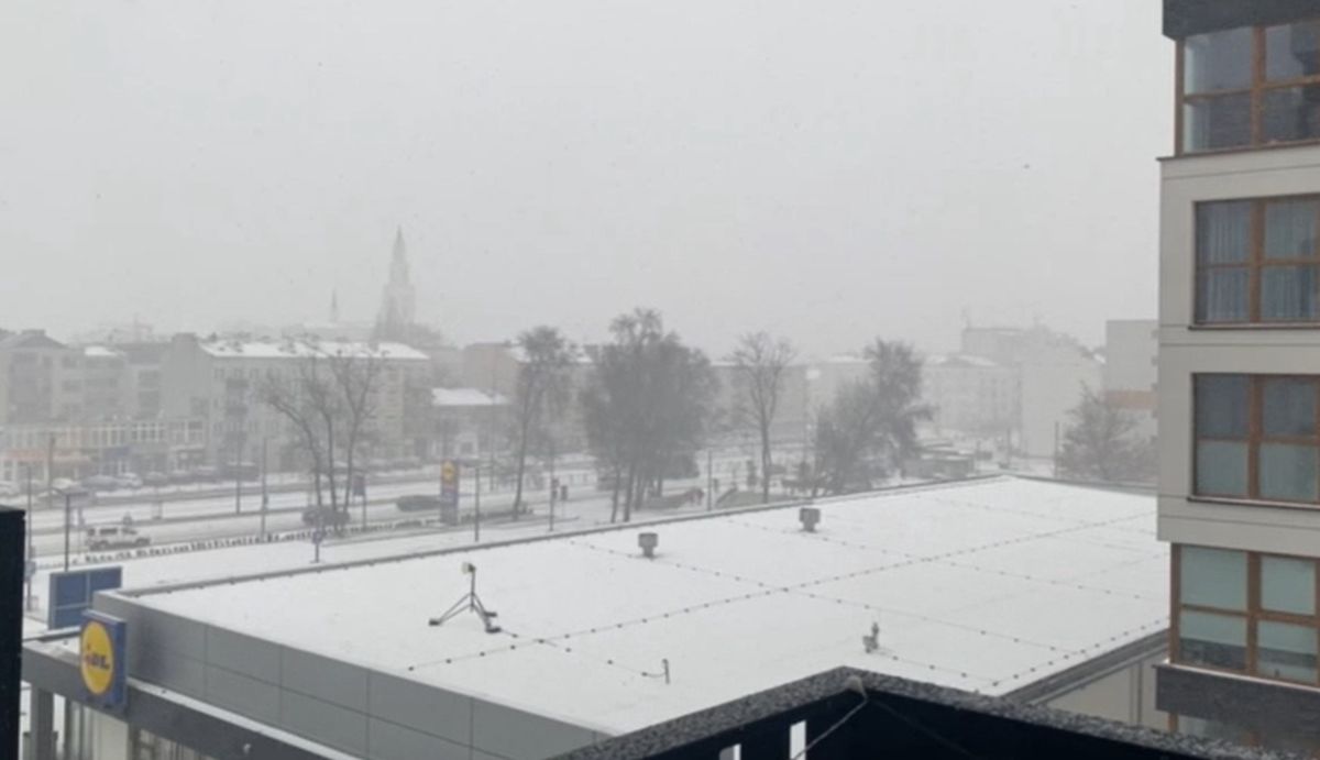 Załamanie pogody. Wichura nad Warszawą. Zimowa burza i śnieg 