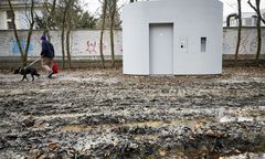 Postawili toaletę za 650 tys. zł. Zrobili ścieżkę ze zrębków