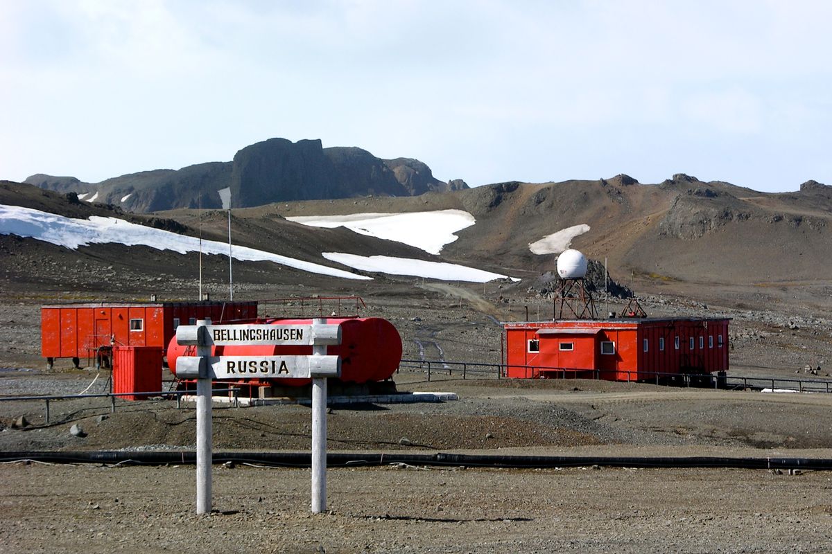 Antarktyda: Rosyjski naukowiec ugodził nożem współpracownika, bo ten zdradzał zakończenia książek