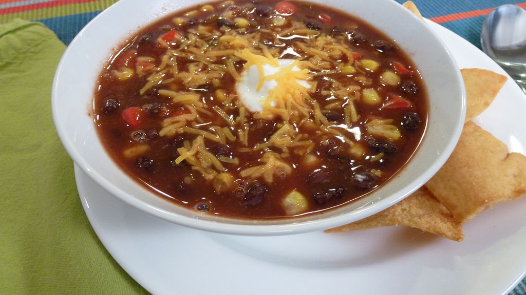 Zupa z czarnej fasoli przygotowana z dodatkiem wody 1:1