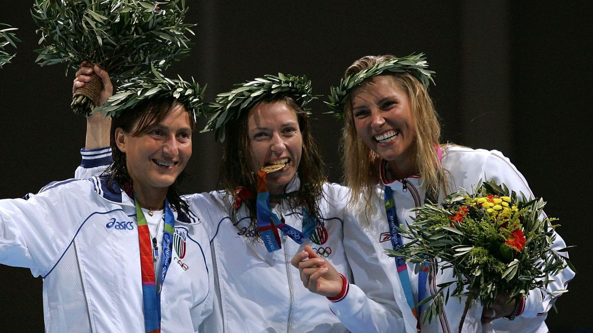 najlepsze florecistki na igrzyskach w Atenach (2004) - Giovanna Trillini (z lewej), Valentina Vezzali (w środku), Sylwia Gruchała (z prawej)