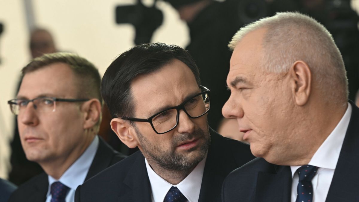 Prezes Orlenu Daniel Obajtek i Jacek Sasin, minister aktywów państwowych, który nadzoruje spółki 