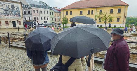Będzie lać przez cały wtorek! Nawet 12 mm deszczu spadnie nad Lubelszczyzną. Sprawdź, kiedy najmocniej popada