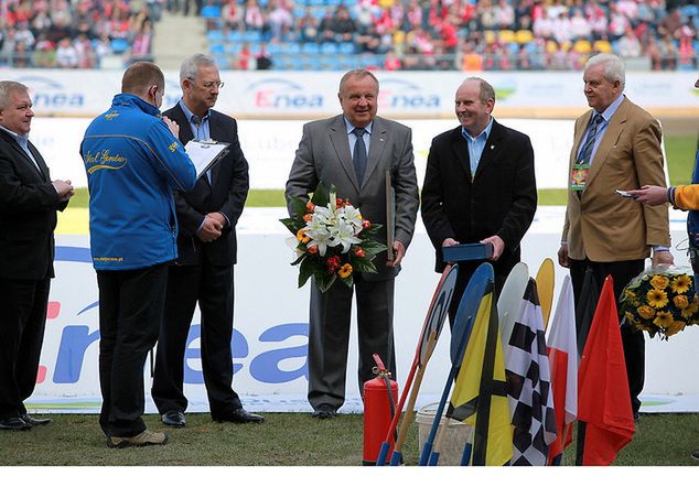 Władysław Komarnicki otrzymał z rąk Andrzeja Witkowskiego cenne wyróżnienie