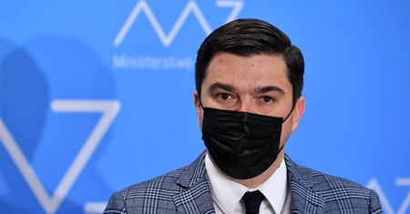 Krótsza kwarantanna i testowanie w aptekach. Resort proponuje zmiany