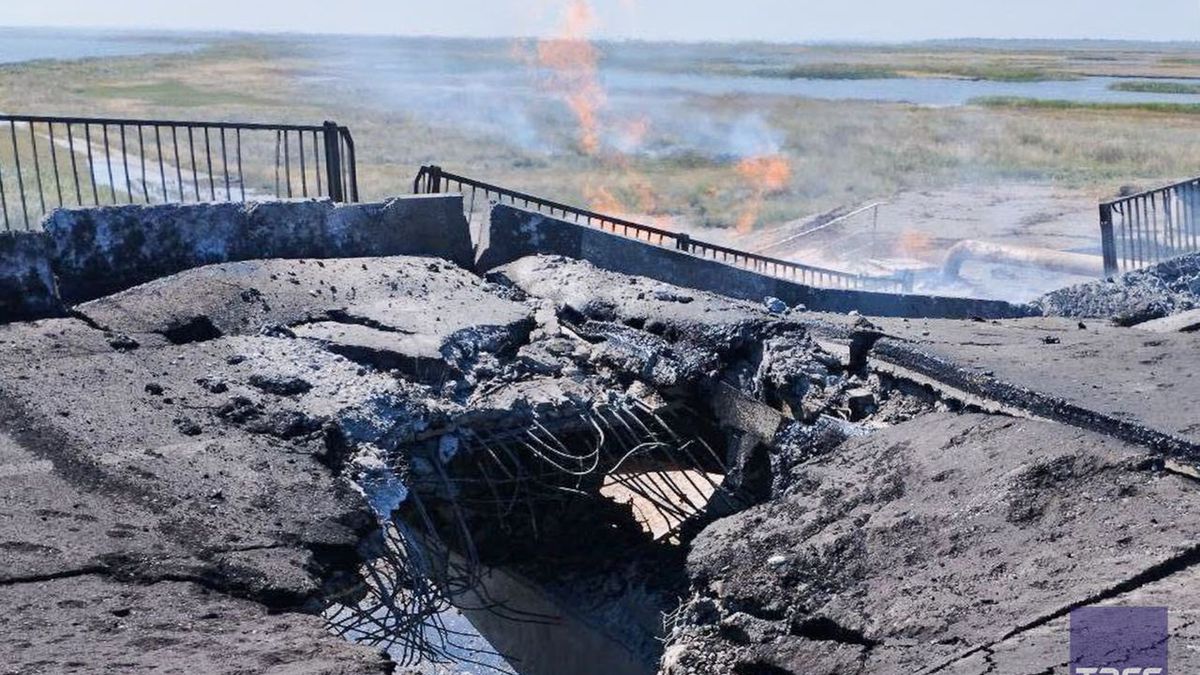 Uszkodzony w ataku Most Czonharski, wiodący na Krym
