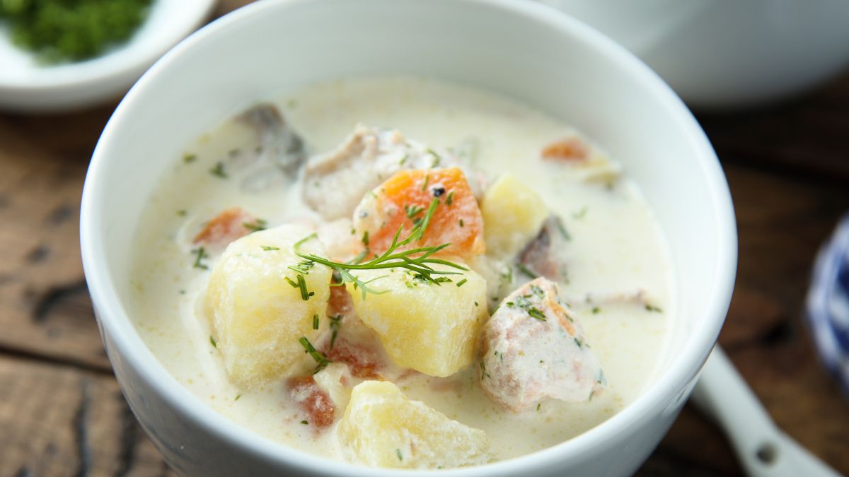 Kremowa z zupa rybna z pstrągiem