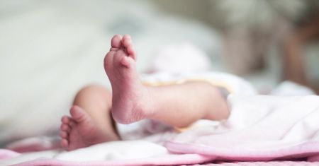Dzieci, które rodzą dzieci. Historia najmłodszych rodziców na świecie