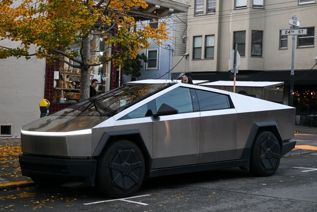 Tesla Cybertruck: Revolution im autonomen Fahrmodus auf Autobahnen