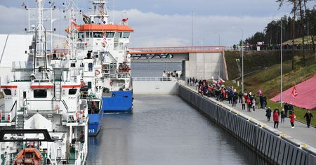 Mniej statków przepłynęło przez Mierzeję Wiślaną. Urząd Morski ujawnia dane