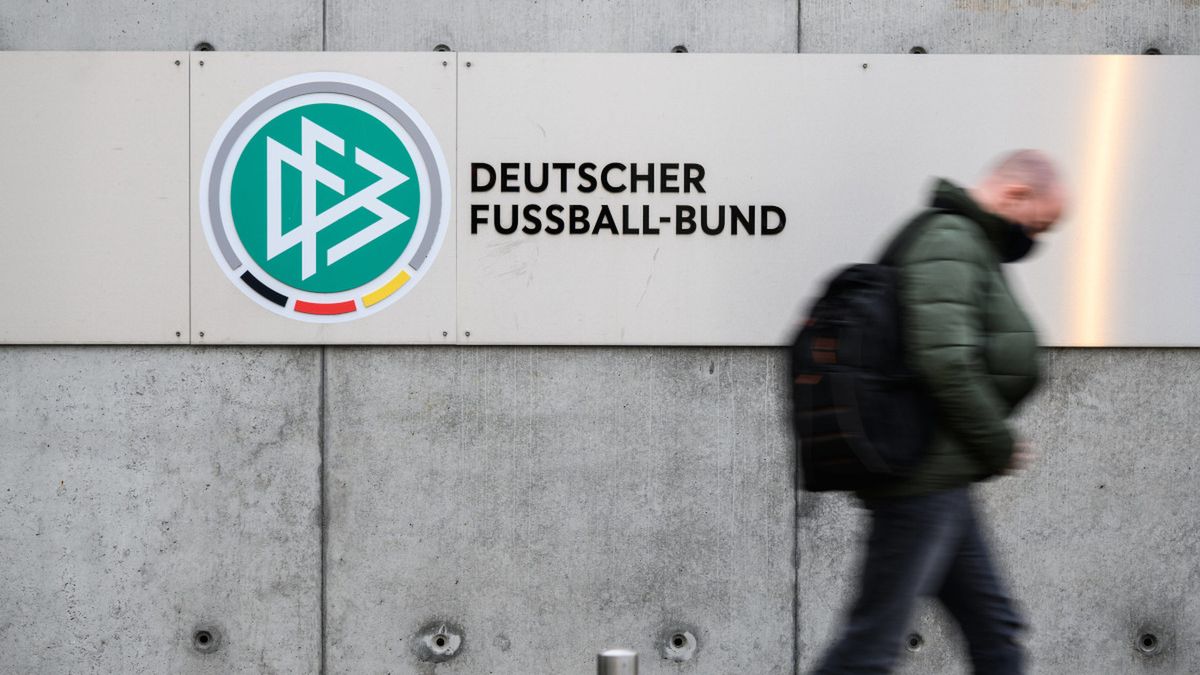 PAP/EPA / Andreas Arnold / Na zdjęciu: logo DFB