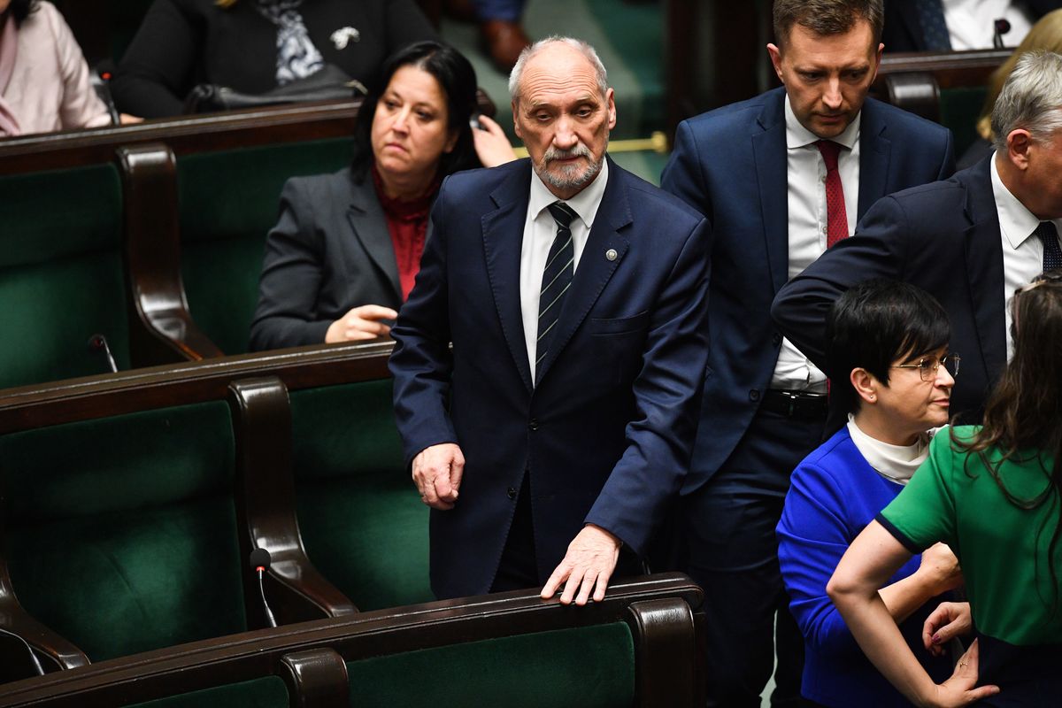 Poseł PiS Antoni Macierewicz na sali obrad Sejmu w Warszawie