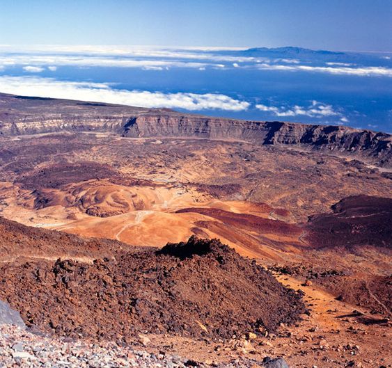Wulkan. Teneryfa księżycowy krajobraz i ukształtowanie terenu zawdzięcza Teide