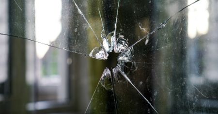 Ktoś strzela w środku wsi. Mieszkańcy są przerażeni