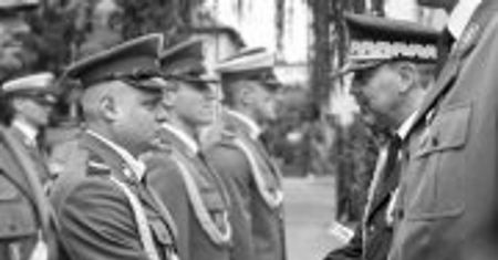 Uroczystości pogrzebowe tragicznie zmarłego policjanta. Odznaka od ministra