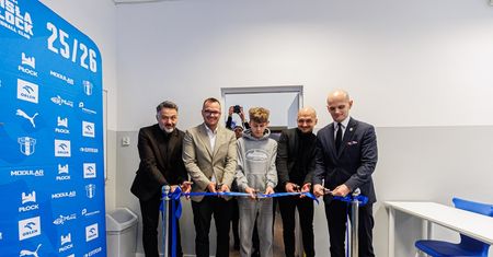 Wiślacka klasa otwarta w Radzanowie. ORLEN Wisła Płock łączy edukację ze sportem