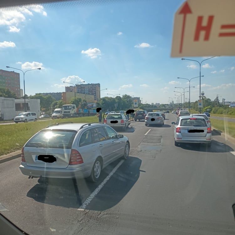 Kolizja dwóch samochodów na al. Witosa w Lublinie