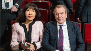 Były kanclerz Niemiec na urodzinach Putina. "Niemoralne"