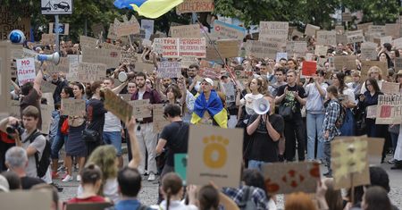 Problemy Zełenskiego. W Kijowie nadal protestują