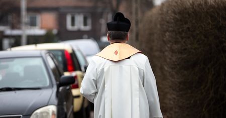Żona wierząca, mąż ateista. Co z kolędą? Ksiądz wyjaśnia i ostrzega