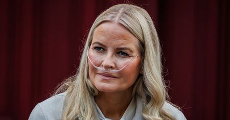 Haakon objął tron. Na uroczystości ZABRAKŁO Mette-Marit. "Miała KOMPLIKACJE"