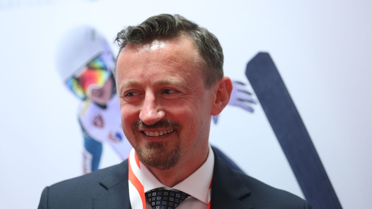 Kraków, 25.06.2022. Dotychczasowy dyrektor ds. skoków i kombinacji norweskiej PZN, Adam Małysz został dziś wybrany na stanowisko prezesa PZN podczas Sprawozdawczo-Wyborczego Walnego Zjazdu Delegatów Polskiego Związku Narciarskiego w Krakowie, 25 bm. (js) PAP/Art Service 2