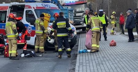 Ciężarówka potrąciła dwie 15-latki. W akcji śmigłowiec LPR