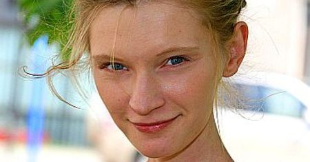 Skromna i nieprzebojowa Agata Buzek