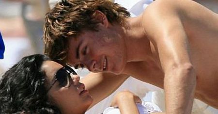 Zac i Vanessa na plaży