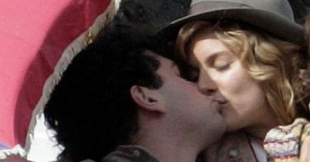 Tak całuje Sienna Miller!