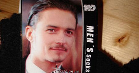 Orlando Bloom reklamuje chińskie skarpety