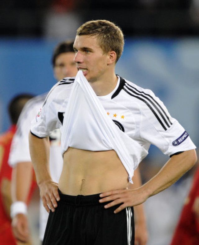 Lukas Podolski = Miley Cyrus? :)