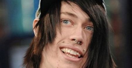 Szurnięty EMO-brat Miley Cyrus!