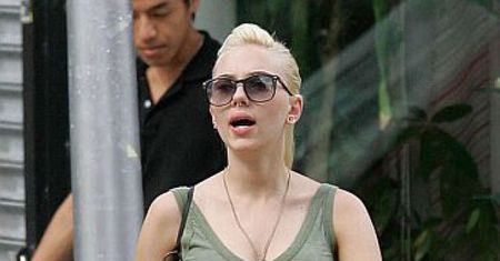 Scarlett Johansson przekłuła nos?