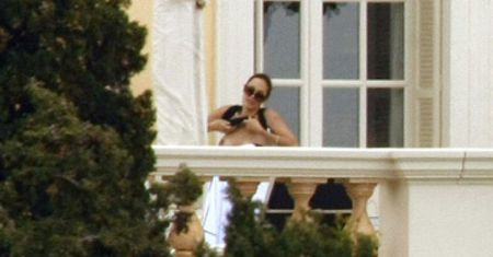 Angelina Jolie bez stanika!