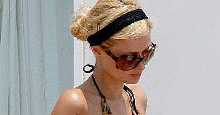 Paris Hilton ubiera się tak jak jej pies!