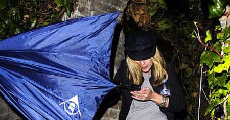 Kate Moss ucieka przed paparazzi