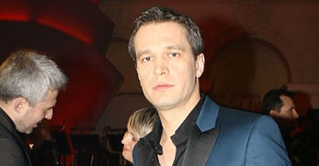 Gładko ogolony Żebrowski
