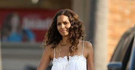 Nogi Halle Berry