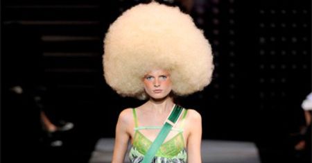 W tym sezonie modne jest... afro?