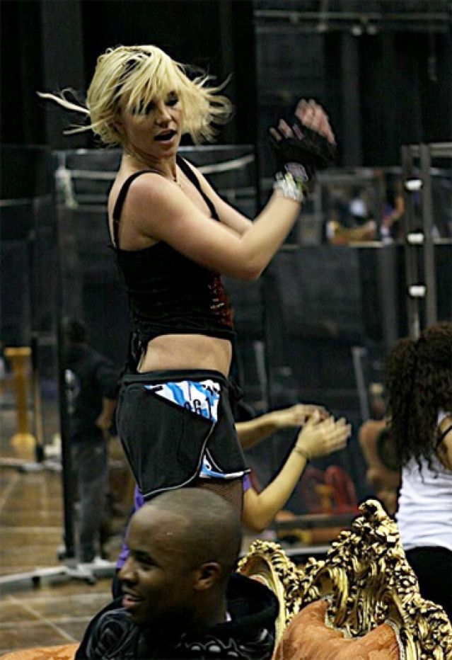 Britney ostro ćwiczy!