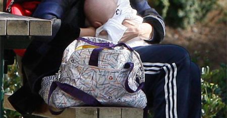 Gwen Stefani karmi piersią!