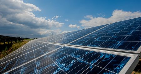 Polski patent na szyby produkujące prąd. Giełda zablokowała notowania ML System